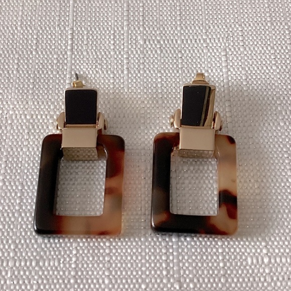Tortoise Shell Gold Tone Earrings - Picture 1 of 4